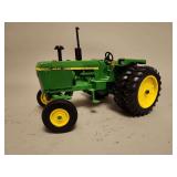 John Deere 4040 - ERTL - 10'L x 7'H