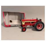 Farmall 560 - Ertl - 1/16