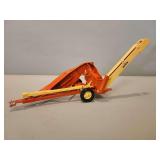 Case Single Row Corn Picker - ERTL - 17'L x 8'H