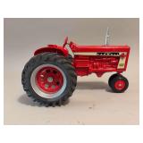 Farmall 806 - NF - Ontario Show 8-25-01 - 9”x6”