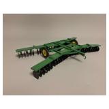 John Deere Disc - ERTL - 14”W