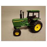 John Deere 4255 - ERTL - 10'L x 7'H