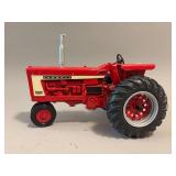 Farmall 806 - NF - 40th Anniversary 706 & 806 2003 - 9”x6”
