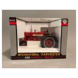 International Harvester 450 - Diecast Metal - 1/16