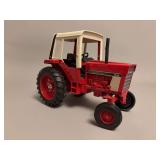 International 1568 - ERTL - 10”
