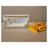 International T-340 with Bullgrader - ERTL