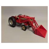 International 460 Farmall with Loader - World Pork Expo 2007 - ERTL - 12”