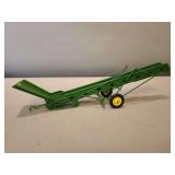 John Deere Hay Elevator - 17'L