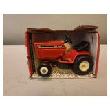 International CUB Cadet 682 Lawn & Garden Tractor - ERTL