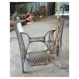 VINTAGE SINGER SEWING MACHINE STAND