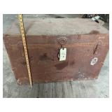 LARGE VINTAGE TRUNK