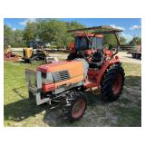 SMALL KUBOTA UTILITY TRACTOR
