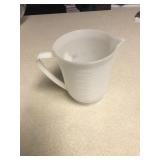 White 1 Cup Measuring Cup