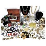 LARGE VINTAGE SIGNED JEWELRY & 925 COLLECTION LOT