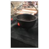 Small lodge cast pot