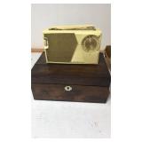 Ge radio. Wood box