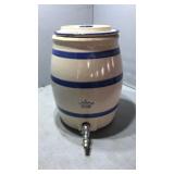 No 2 blue crock with spout. 2 crack lid