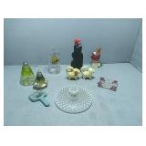 Flat withvperfjme bottles, salt and pepper