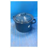 Blue granite pan w lid
