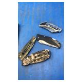 4 assorted knifes in bag