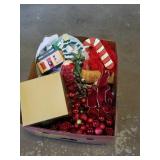 Christmas Box : White cord string lights - boxes