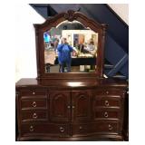 68x20x40 dresser with mirror. Matches 70. Nice!