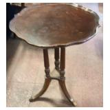 20x28 round side table some damage