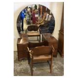 Kroehler vanity with mirror and bench. Nice!