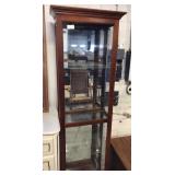 Glass curio lighted