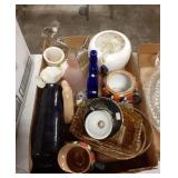 Flat with pink bell, glass rabbit, tricochina and