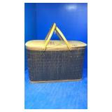 Worlds famous Myers rum picnic basket