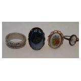 4 rings from left to right sizes 8, adjustable,