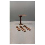 Shoe stand with feet