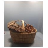 Lot of woven baskets