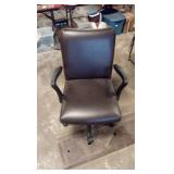 Swivel office chair
