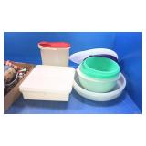 Lot of Tupperware bowls,lids