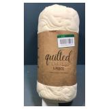 Quilted coverlet /2 pillow shams Quilted coverlet /2 pillow shams