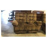 Electric reclining loveseat