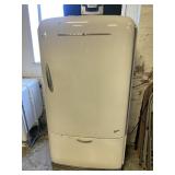 GE vintage fridge WORKS!