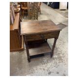 Little stand with drawer