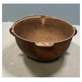3 legged cast iron pot