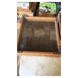 Display case w glass