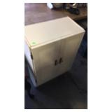 White hanging bathroom cabinet