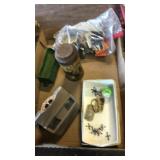 View master,jacks,matches,tin