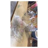 2 pitchers,legged plate