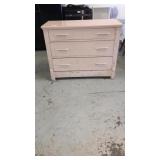 Vintage dresser 3 drawers