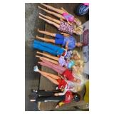 8 Barbies (