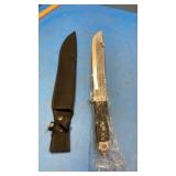 USA knife in carrier