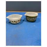 Green flowers Pyrex (472,473)2 bowls