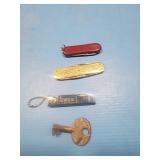 3 knives and older key